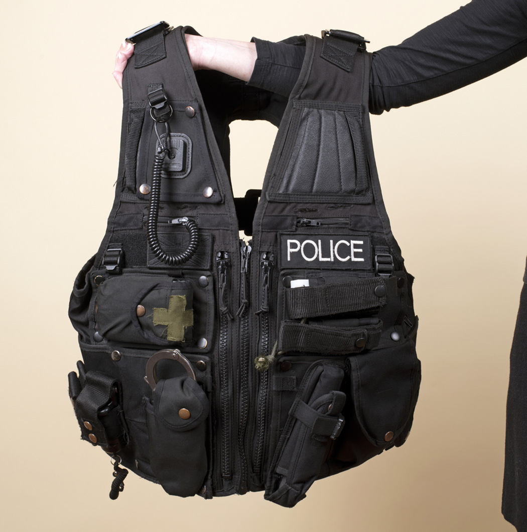 Details about   Tactical Law Enforcement Molle Assault Plate Carrier Vest With All Accessories 